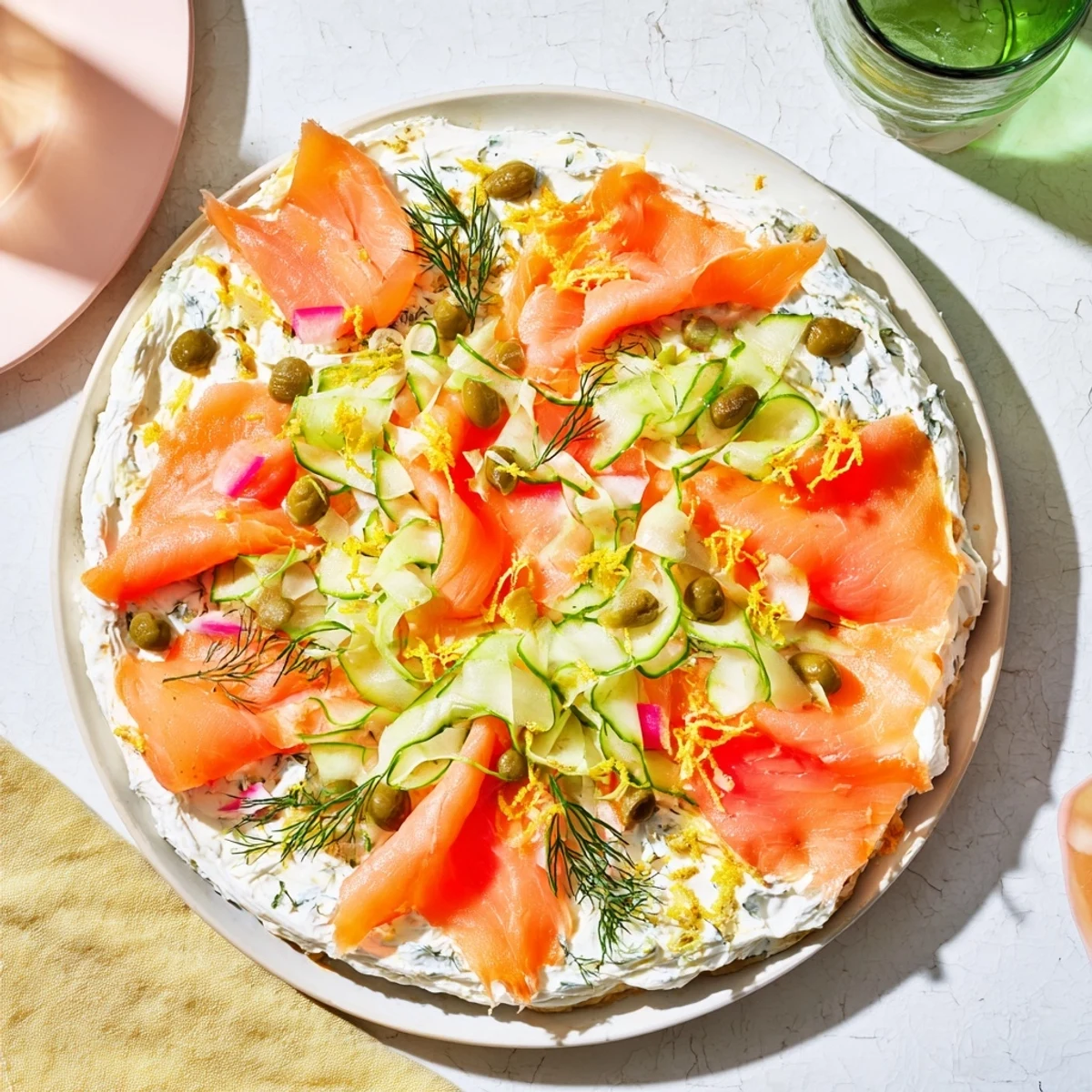 Delicious Étoiles Filantes Assiette de Fin dAnnée: flaky pastry, creamy cheese, and fresh salmon appetizers.