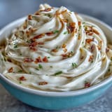 Köstliche selbstgemachte Chipotle-Limetten-Mayonnaise mit cremiger Konsistenz und rauchigem Aroma.